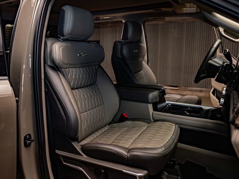 Used 2026 Ford F350 Platinum w/ Platinum Plus Package image 28