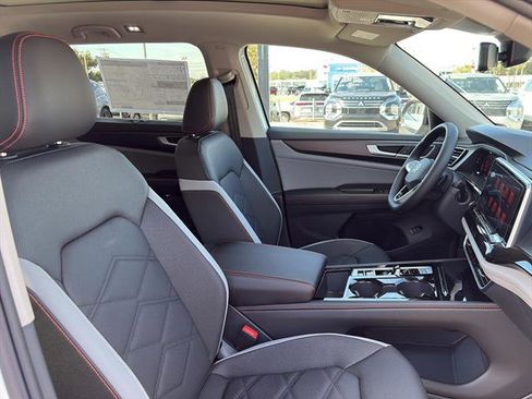 New 2026 Volkswagen Atlas Peak Edition image 7