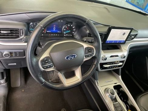 Used 2022 Ford Explorer XLT w/ Equipment Group 202A AWD/4WD image 21