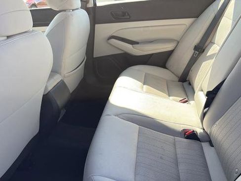 Used 2025 Nissan Altima 2.5 SV FWD image 18