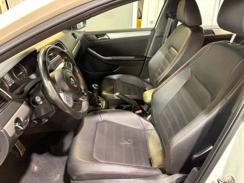 Used 2013 Volkswagen Jetta GLI Autobahn FWD image 9