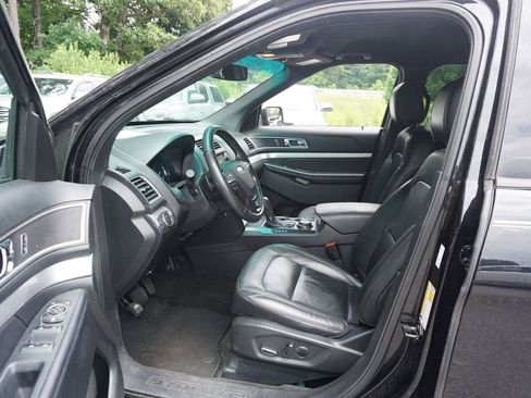Used 2016 Ford Explorer XLT w/ Equipment Group 202A AWD/4WD image 2
