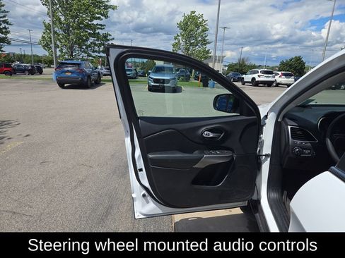 Used 2022 Jeep Cherokee Latitude Lux w/ Sun & Sound Group AWD/4WD image 13