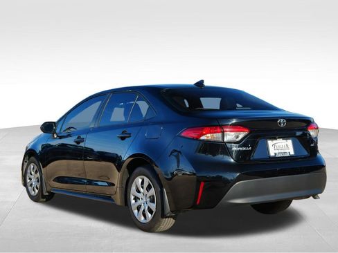 Used 2025 Toyota Corolla LE image 6
