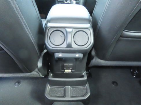 Used 2022 Jeep Wrangler Unlimited Sahara w/ Cold Weather Group AWD/4WD image 19