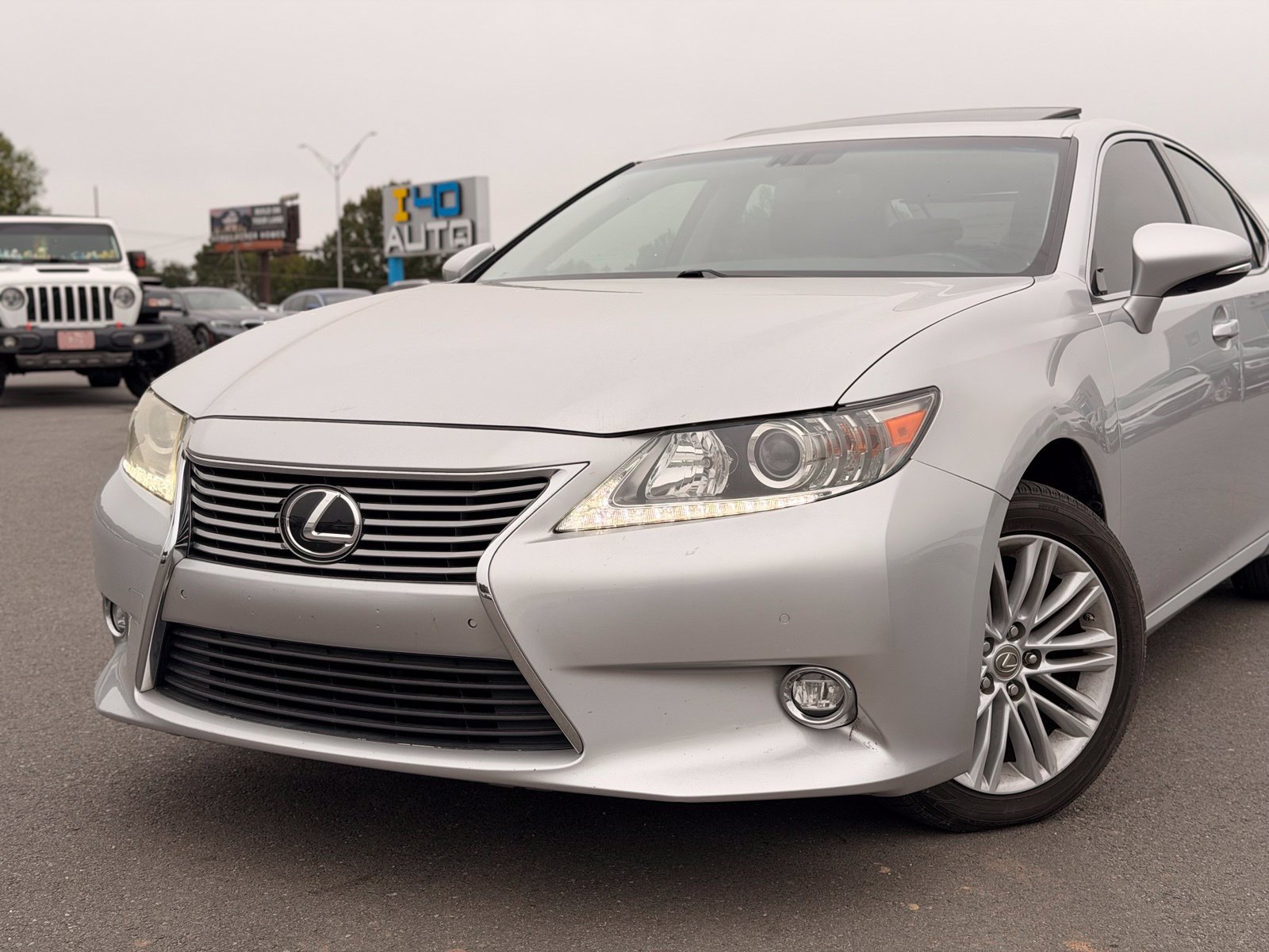Used 2014 Lexus ES 350 w/ Luxury Package FWD image 4