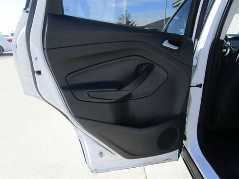 Used 2019 Ford Escape SE image 15