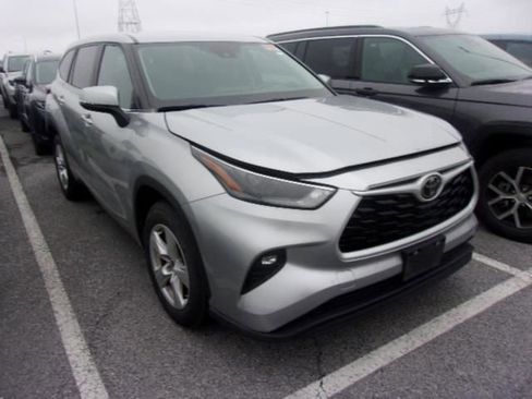 Used 2024 Toyota Highlander LE image 10