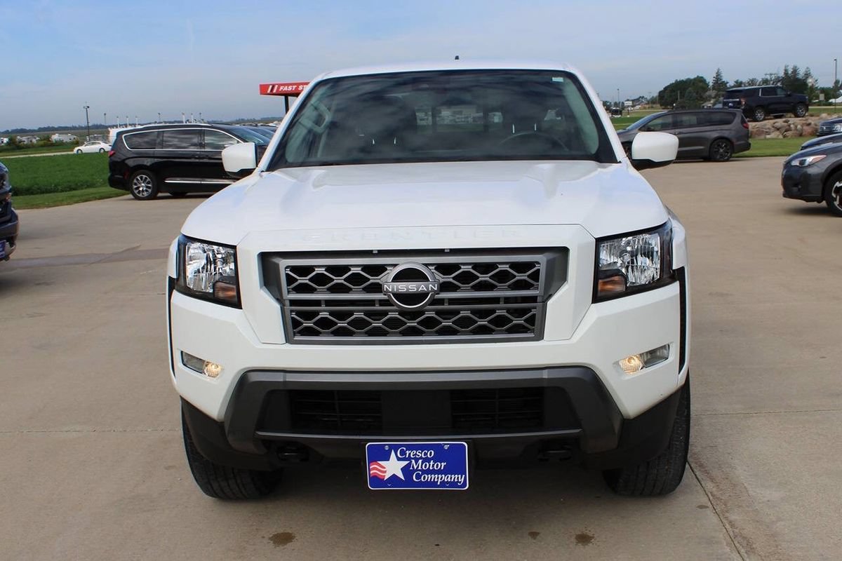 Used 2022 Nissan Frontier SV AWD/4WD image 2