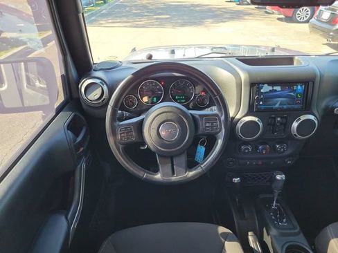 Used 2018 Jeep Wrangler Unlimited Sahara w/ Connectivity Group AWD/4WD image 11