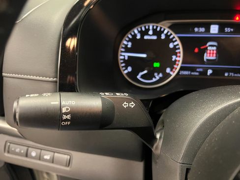 Used 2025 Nissan Pathfinder SL image 40