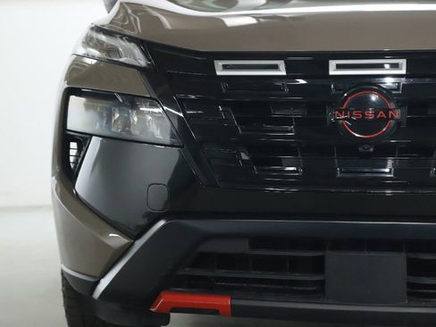 Certified 2025 Nissan Rogue SV image 6