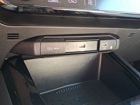 Used 2023 Kia Niro EX FWD image 24