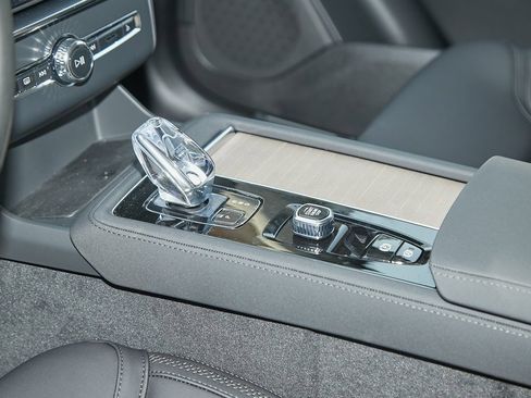 New 2025 Volvo XC90 T8 Plus w/ Protection Package Premier image 14