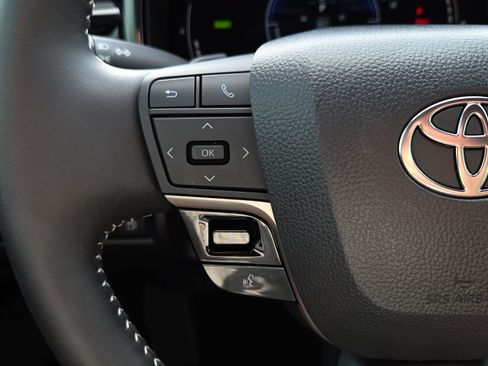 Used 2026 Toyota Camry SE FWD image 30