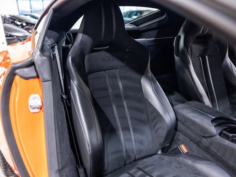 Used 2020 Aston Martin V8 Vantage Coupe image 29