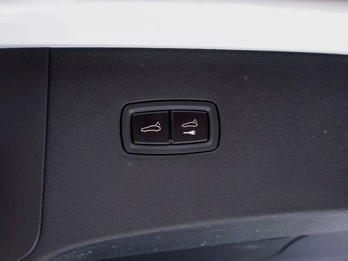Certified 2025 Porsche Cayenne E-Hybrid Coupe AWD/4WD image 28