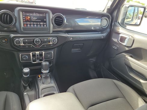 Used 2022 Jeep Wrangler Unlimited Sport AWD/4WD image 17