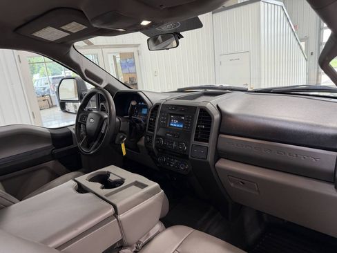 Used 2018 Ford F250 XL w/ Power Equipment Group AWD/4WD image 16