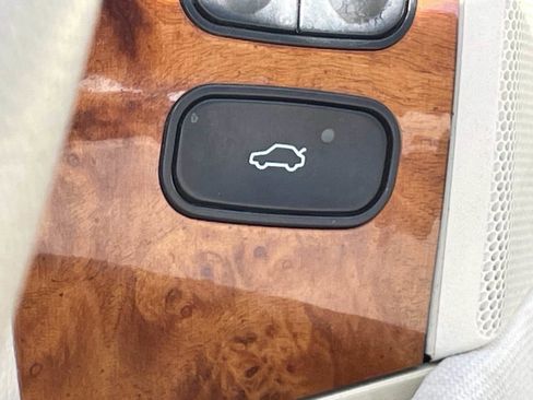 Used 2005 Mercedes-Benz CLK 320 Coupe image 13