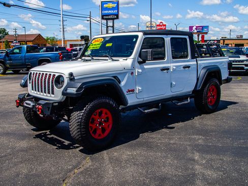 Used 2023 Jeep Gladiator Sport AWD/4WD image 3