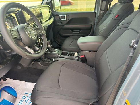 Used 2025 Jeep Gladiator Rubicon image 20