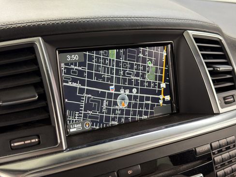Used 2012 Mercedes-Benz ML 63 AMG 4MATIC image 25