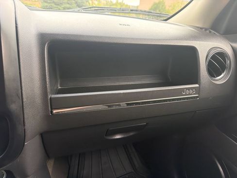 Used 2016 Jeep Patriot Latitude AWD/4WD image 29