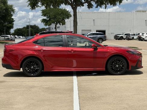 Certified 2025 Toyota Camry SE FWD image 3