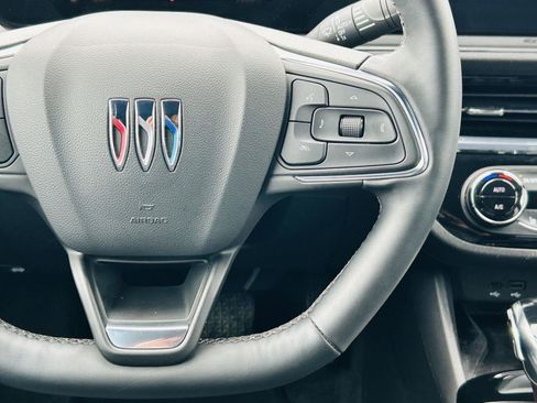 Used 2025 Buick Envista Sport Touring w/ Convenience I Package image 18