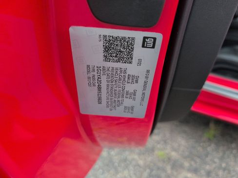 Used 2021 Chevrolet Corvette Stingray Coupe w/ Z51 Performance Package image 32