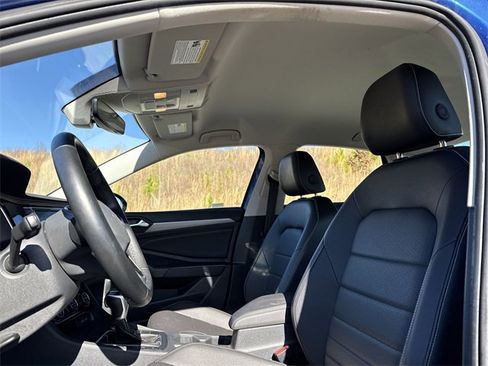 Used 2024 Volkswagen Jetta SE image 22