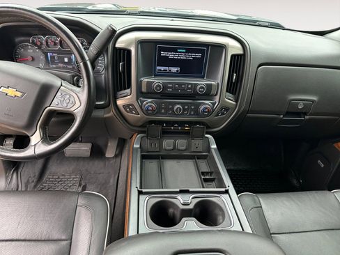 Used 2018 Chevrolet Silverado 1500 High Country image 11