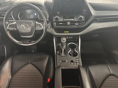 Used 2023 Toyota Highlander XSE FWD image 23