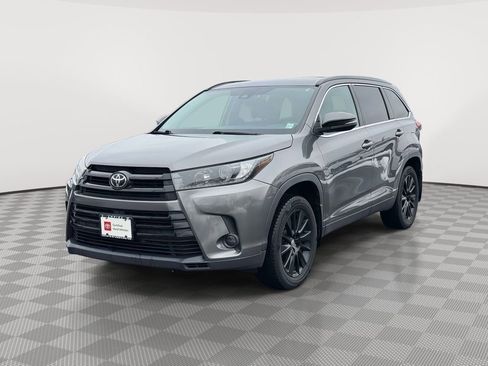 Used 2019 Toyota Highlander SE image 3