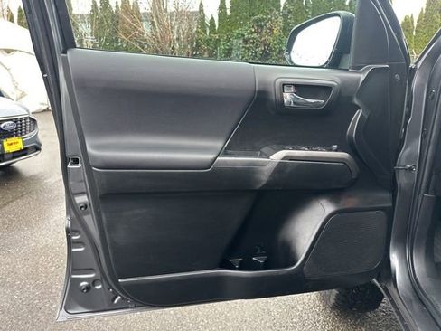 Used 2022 Toyota Tacoma TRD Off-Road w/ Technology Package image 24