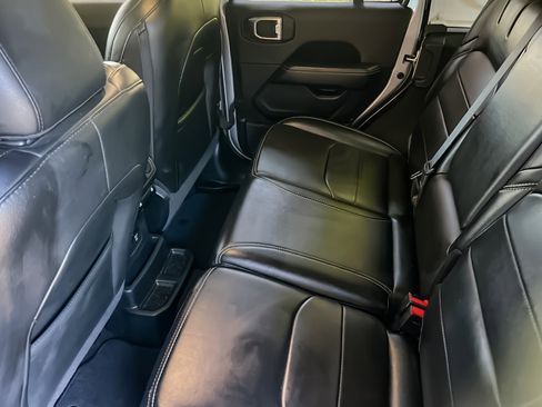 Used 2023 Jeep Wrangler Unlimited Sahara image 11