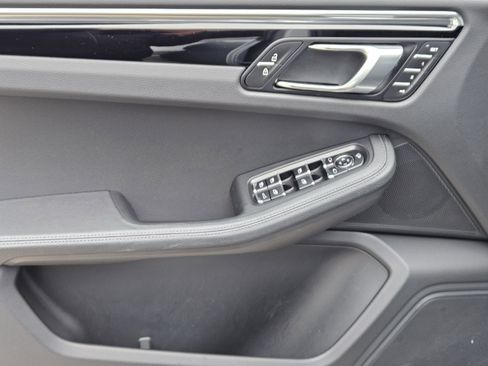 Certified 2025 Porsche Macan image 22