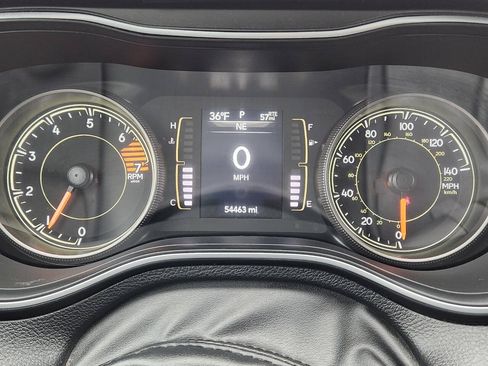 Used 2019 Jeep Cherokee Latitude Plus AWD/4WD image 22