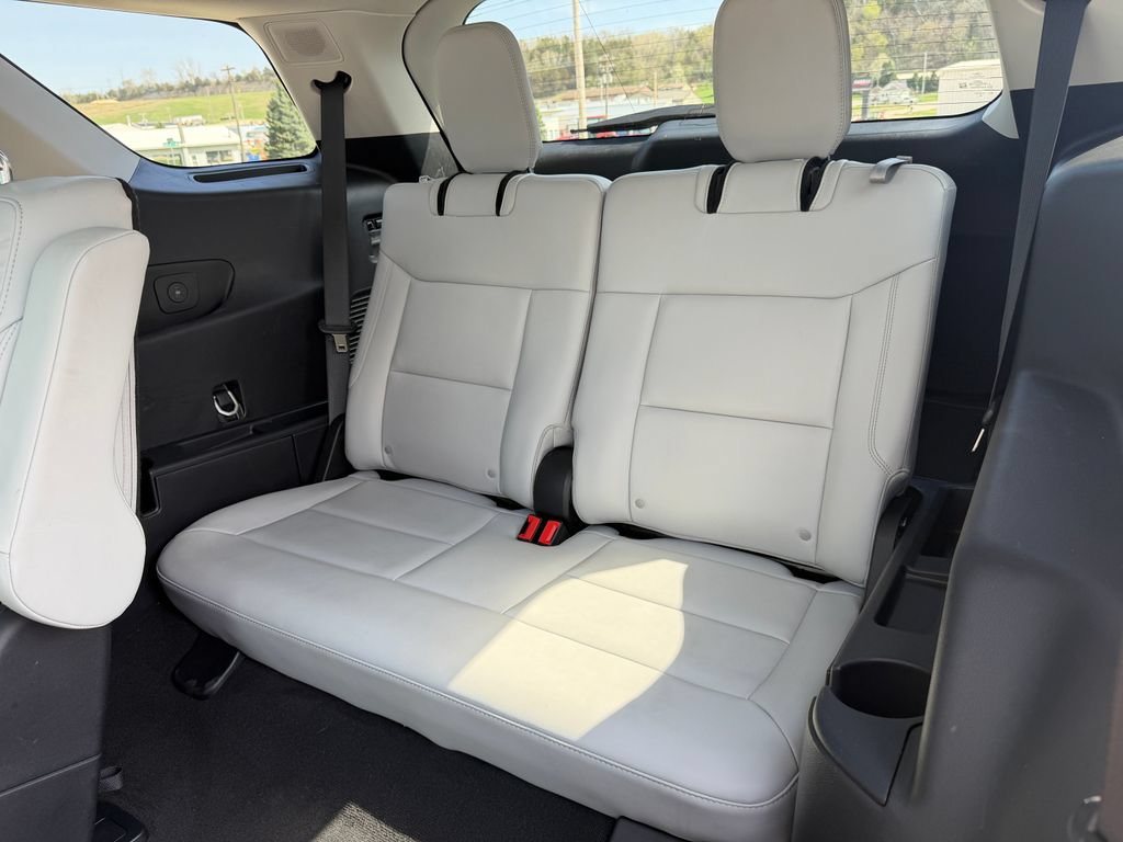Used 2025 Ford Explorer Platinum w/ LUX Leather Package AWD/4WD image 31