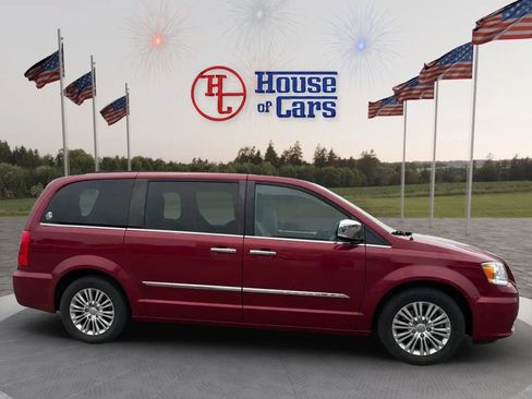 Used 2016 Chrysler Town & Country Touring-L FWD image 4