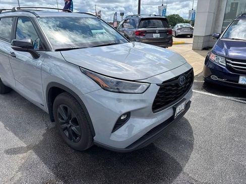 Used 2024 Toyota Highlander XLE AWD/4WD image 6