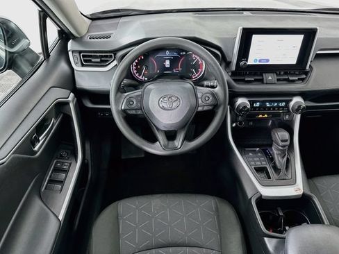 Used 2025 Toyota RAV4 XLE AWD/4WD image 10