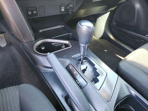 Used 2018 Toyota RAV4 LE w/ Carpet Mat Package image 20