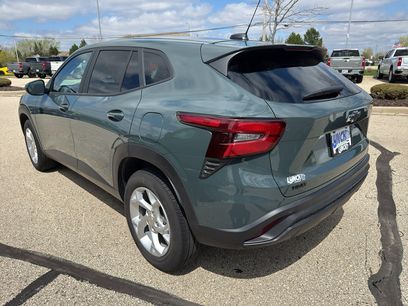 Used 2025 Chevrolet Trax LS w/ LS Convenience Package