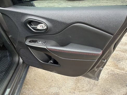 Used 2022 Jeep Cherokee Trailhawk w/ Sound & Nav Group image 18