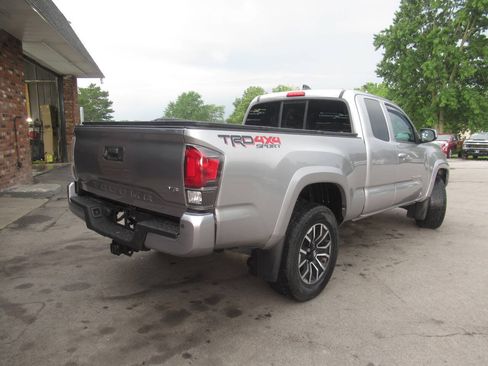 Used 2021 Toyota Tacoma TRD Sport w/ TRD Premium Sport Package AWD/4WD image 11