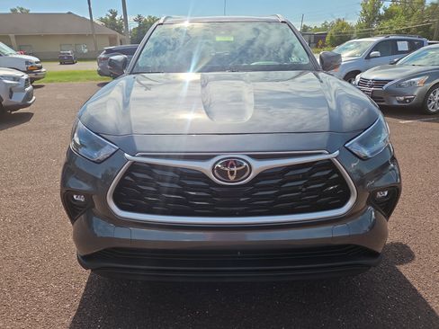 Certified 2022 Toyota Highlander XLE image 8
