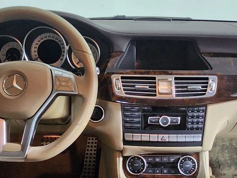 Used 2014 Mercedes-Benz CLS 550 w/ Premium 1 Package image 22