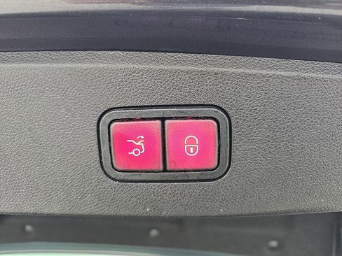 Used 2014 Mercedes-Benz E 350 Sedan image 11